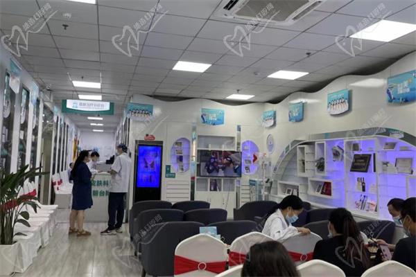 武漢同濟醫(yī)學(xué)院醫(yī)院候診區(qū)