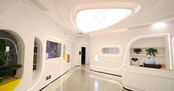 西安奕鳴眼科醫(yī)院王從毅<span style=