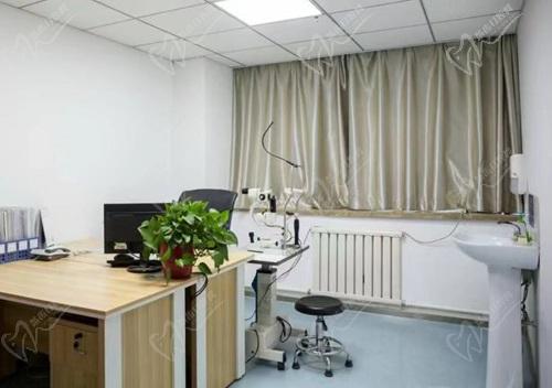 烏魯木齊普瑞眼科醫(yī)院?jiǎn)栐\室