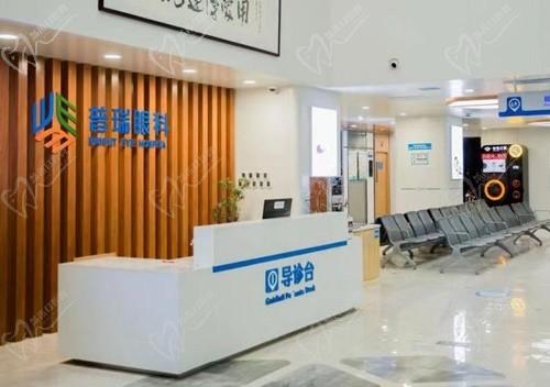 烏魯木齊普瑞眼科醫(yī)院地址在青年路，二級正規(guī)眼?？漆t(yī)院可掛號預約